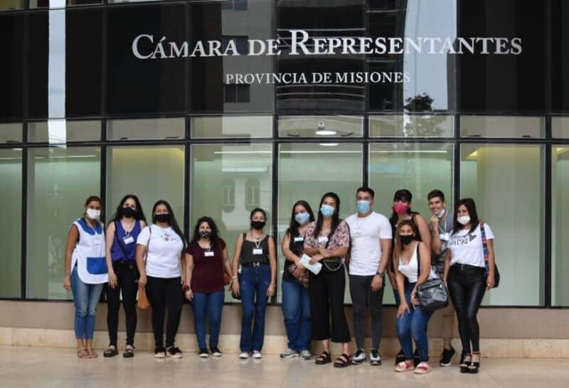 Institución educativa del barrio Yacyretá de Posadas realizó una visita guiada en la Legislatura 3 6 - Recorrido en la Legislatura 4 1 - 5