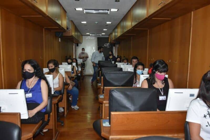 Institución educativa del barrio Yacyretá de Posadas realizó una visita guiada en la Legislatura 5 10 - Recorrido en la Legislatura 5 - 9