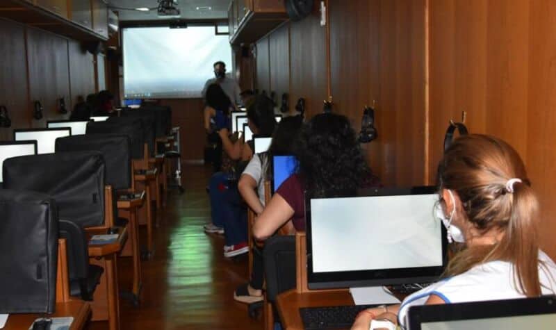 Institución educativa del barrio Yacyretá de Posadas realizó una visita guiada en la Legislatura 6 12 - Recorrido en la Legislatura 6 - 11