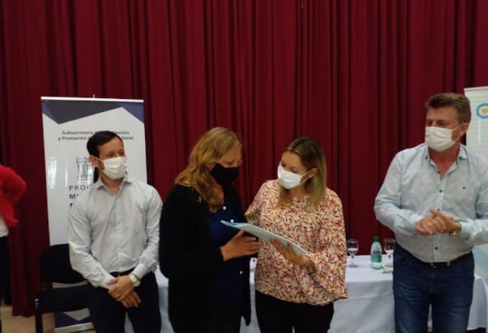 Finalizó la primera etapa de la entrega de microcréditos a emprendedores misioneros