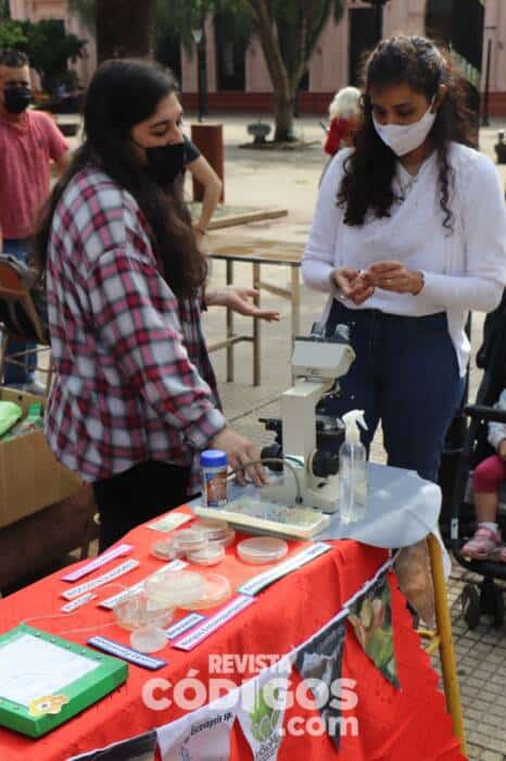 Semana de la Ciencia y la Tecnología: Kermes Científica IV en la plaza 9 de Julio 4 8 - kermes cientifica 4 - 7
