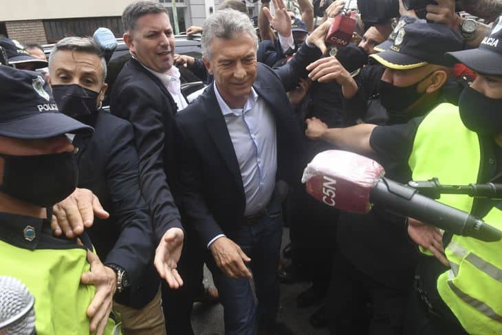 Macri tiró el micrófono de un periodista durante una cobertura en vivo y luego pidió disculpas