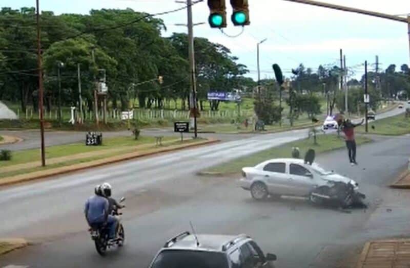 Posadas: giró en U en la ex ruta 213 y casi mata a un motociclista