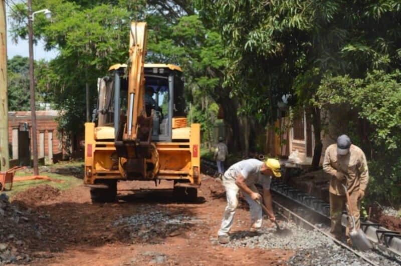 Posadas: desarrollan obras de cordón cuneta y empedrado en el barrio San Juan Evangelista