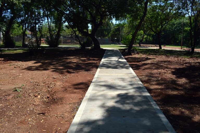 Ejecutan diferentes obras en el Jardín Botánico de Posadas