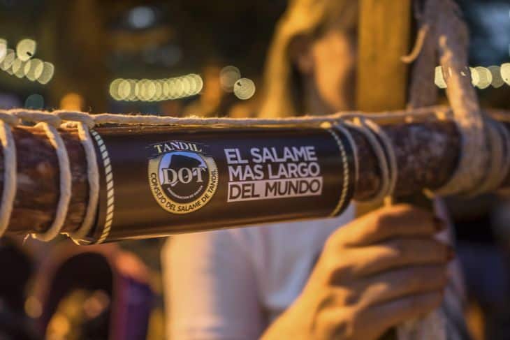 Tandil batió su récord con el salame más largo del mundo