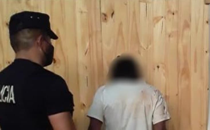 Detuvieron a un hombre que intimidada a vecinos con un cuchillo en Santa Ana