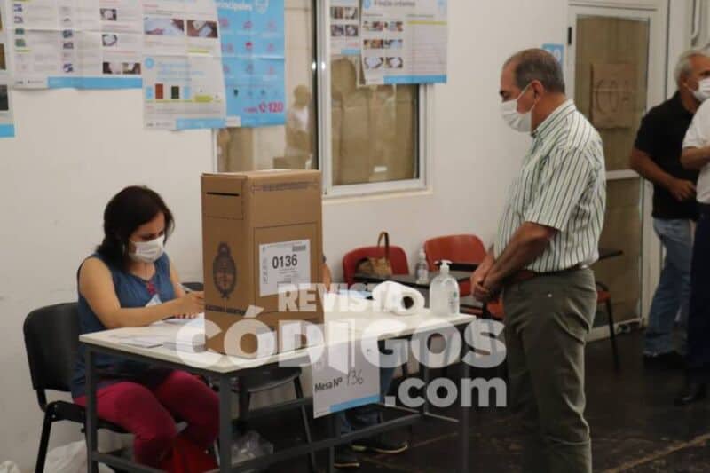 Votó Stelatto y llamó a los ciudadanos a "ejercer el derecho cívico” 1 2 - stelatto2 - 1