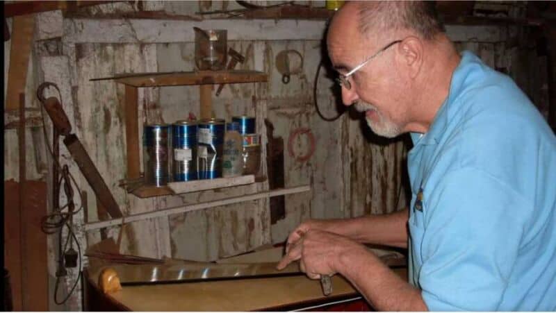Todos por el luthier Milán Cardozo: campaña solidaria para recuperar su taller