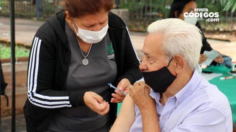 Tercera dosis de refuerzo contra el Covid-19: ya se pueden acercar los mayores de 18 años