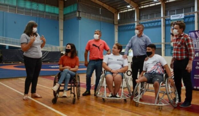 Entregaron sillas de ruedas para la práctica de básquet adaptado en Posadas
