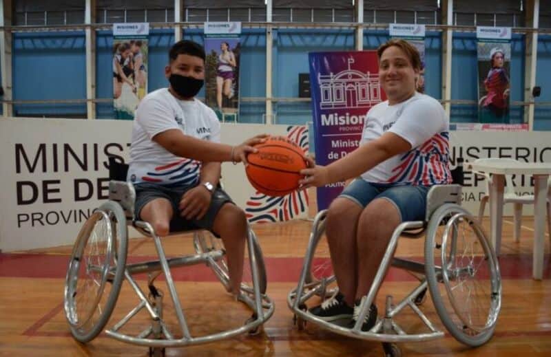 Entregaron sillas de ruedas para la práctica de básquet adaptado en Posadas
