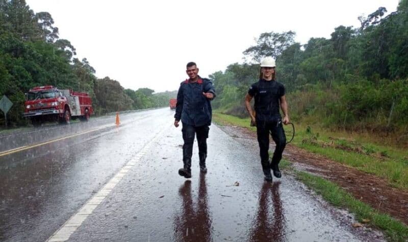La lluvia, una aliada de los bomberos que cayó en localidades misioneras fuertemente afectadas por los incendios