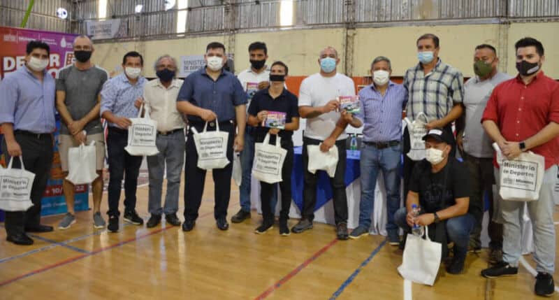 Entregaron Deporbono 5 a entidades deportivas de Posadas