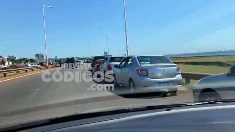 Otra vez kilómetros de fila en Posadas para ingresar a Paraguay