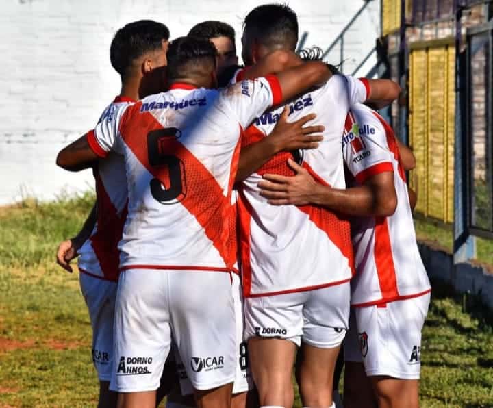 Regional Amateur: Guaraní goleó 3-0 a Mitre en el clásico posadeño y se aseguró el primer lugar en la zona