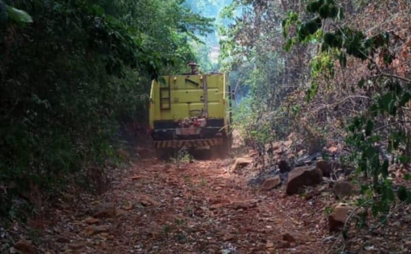 Bomberos voluntarios intensifican los trabajos para sofocar incendios forestales en varias localidades misioneras