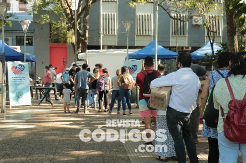 En el último día del año, el Mercadito Solidario desembarcó en la plaza San Martín