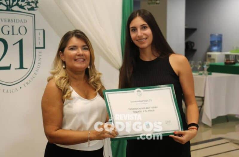 Con un acto, la Universidad “Siglo 21” agasajó a más de 70 estudiantes egresados de diversas carreras