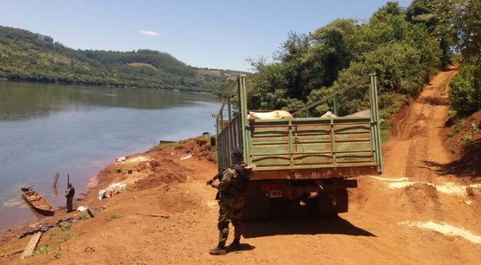 Golpe al contrabando en El Soberbio: incautaron más de 6 toneladas de soja a orillas del río Uruguay