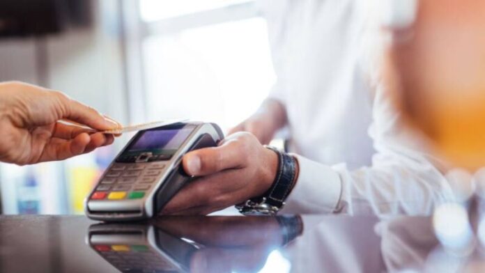 AFIP extiende el reintegro de 15% para compras con tarjeta de débito