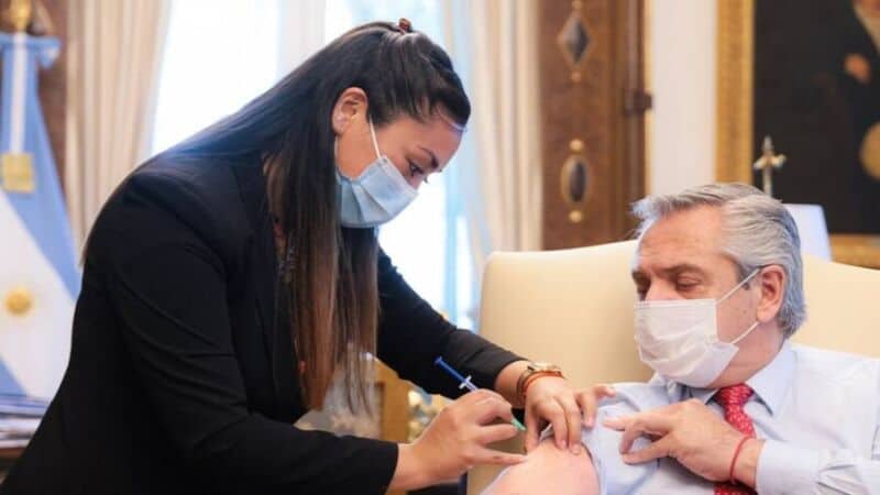 El Presidente se aplicó una dosis de refuerzo contra la Covid-19