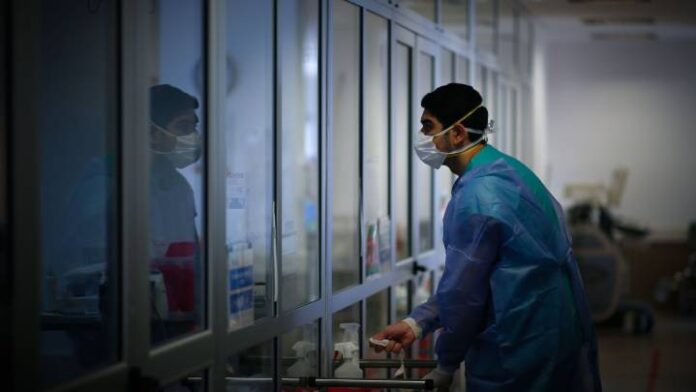 Reino Unido confirmó la primera muerte de un paciente con la variante Ómicron