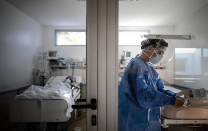 Covid-19 en Argentina: en las últimas tres semanas creció 21% la ocupación de camas de terapia intensiva