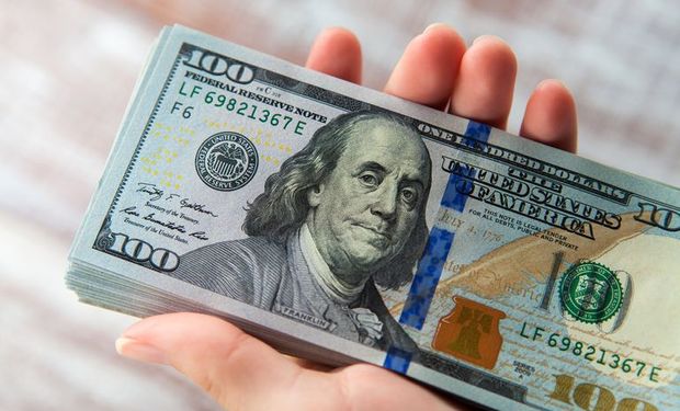 El dólar blue saltó a $204 y se acercó a su récord histórico