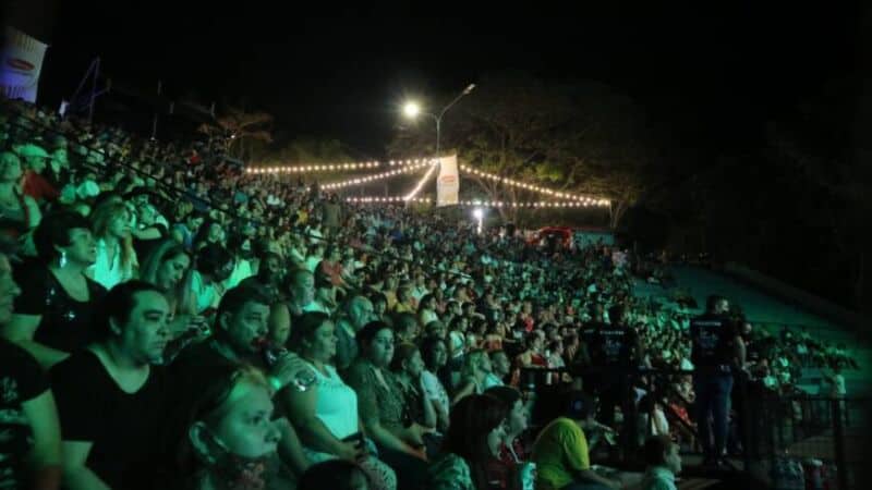 La tercera noche del Festival del Litoral estuvo colmada de emociones con distintos artistas en escenario
