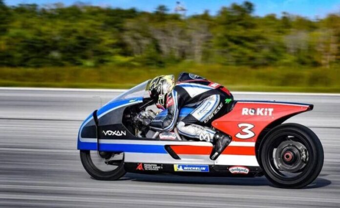 Increíble récord: una moto eléctrica supera los 460 km/h