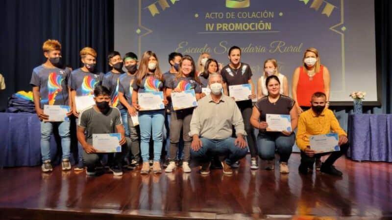 Más de 40 estudiantes de escuelas rurales se recibieron con la metodología mediada por TIC