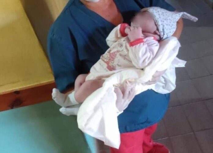 Santa Ana: policías asistieron a una embarazada, la trasladaron y dio a luz en el hospital