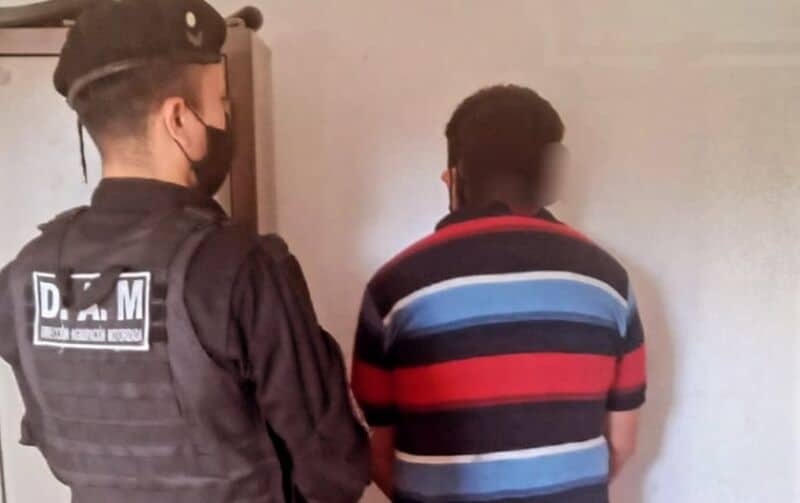 Detuvieron a un hombre por robar ropas en Posadas y en San Ignacio recuperaron una caja registradora