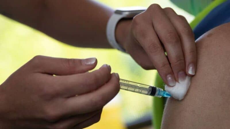 vacuna coonavirus pone brazo