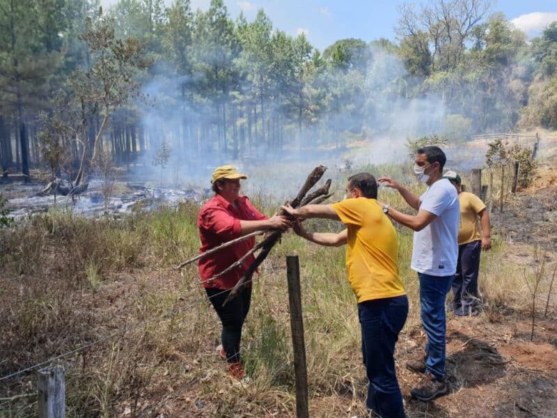 Herrera sigue recorriendo zonas de incendios y pidió evitar cualquier tipo de quema
