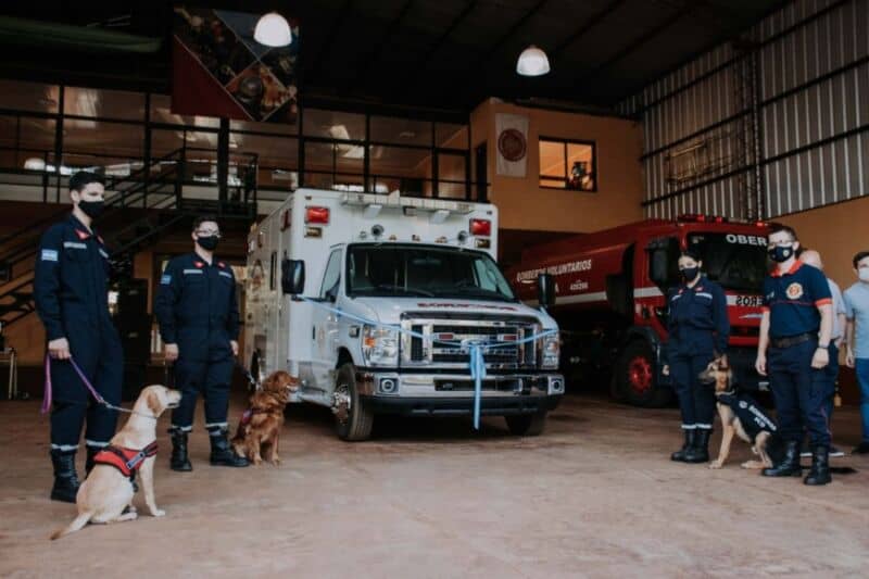 Bomberos voluntarios de Oberá recibieron una nueva ambulancia de alta complejidad