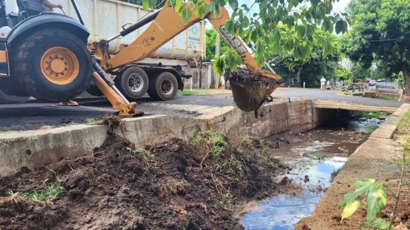 Operativo de limpieza en el arroyo Vicario: retiraron 2 camiones de escombros y residuos