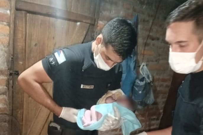 Policías ayudaron a una mujer en un trabajo de parto en Guaraní