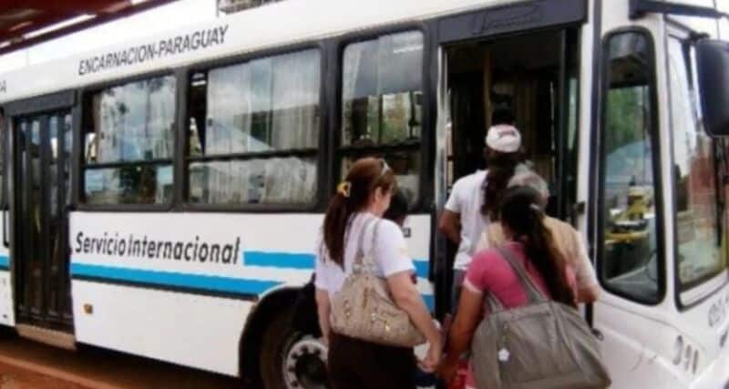 Luego de dos años, hoy se reanudó el servicio de colectivos que une Posadas-Encarnación