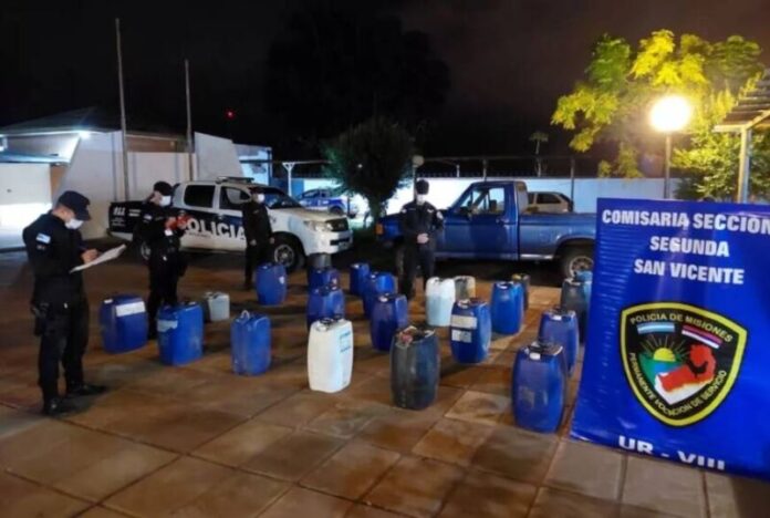 Secuestraron en San Vicente una camioneta que transportaba más de mil litros de combustible sin documentación