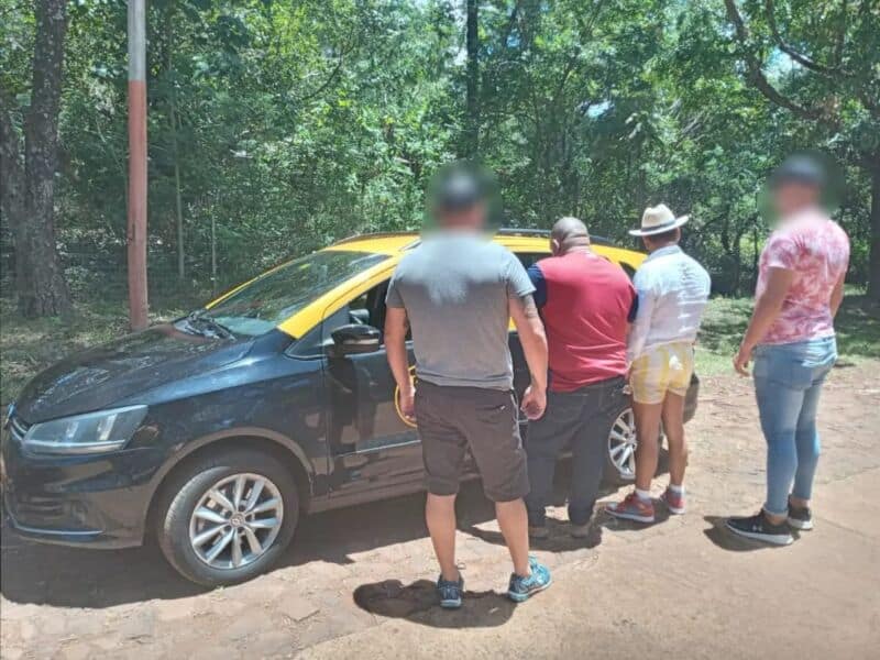 Dos hombres detenidos y una mujer demorada por presuntos fraudes con tarjetas clonadas en Iguazú