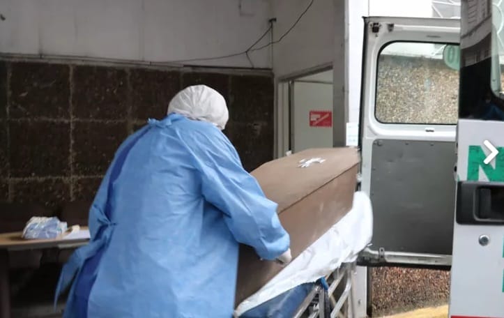 Encontraron siete cadáveres en descomposición en la morgue sin refrigeración de una clínica bonaerense