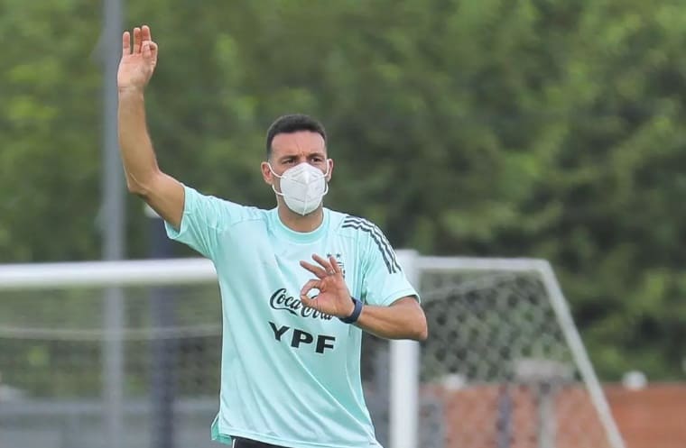 Scaloni prepara varios cambios en Argentina para jugar ante Colombia por Eliminatorias