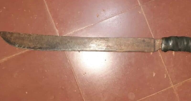 Dos presos y un menor demorado en Oberá por apedrear y amenazar a transeúntes a punta de machete 1 Dos presos y un menor demorado en Oberá por apedrear y amenazar a transeúntes a punta de machete