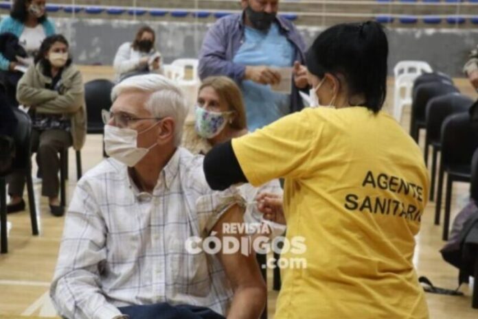Más del 80% de los argentinos asegura que la vacunación masiva frena la circulación del virus