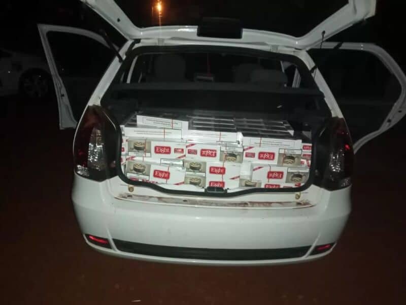 Dos detenidos por intentar evadir un control policial con 250 gruesas de cigarrillos en Campo Viera