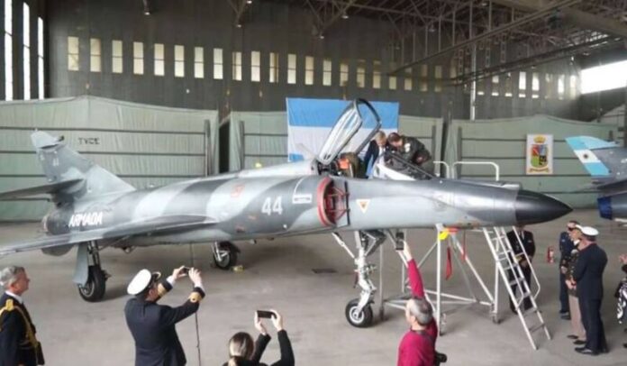 Argentina compró cinco aviones de guerra por 14 millones de dólares que nunca volaron