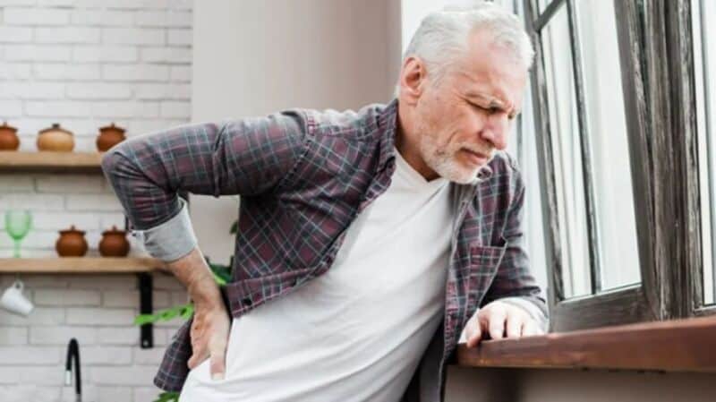 Un hombre fue a operarse por una hernia y le descubrieron ovarios, trompa de Falopio y cuello uterino
