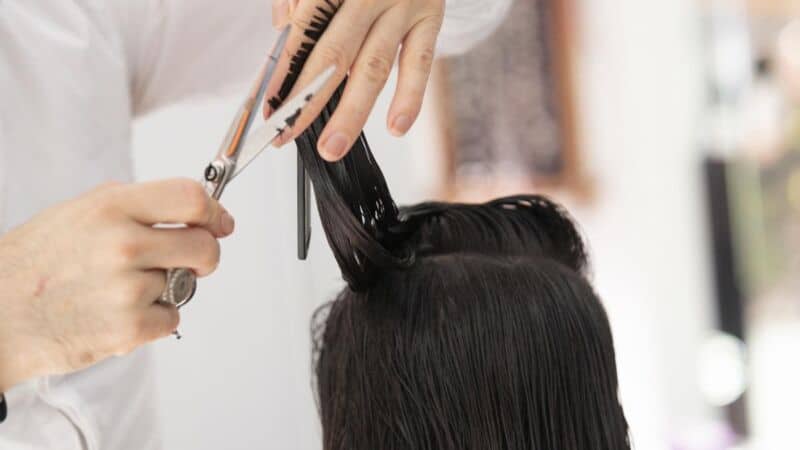 Fue a una peluquería, le cobraron casi $24.000 y estalló de bronca